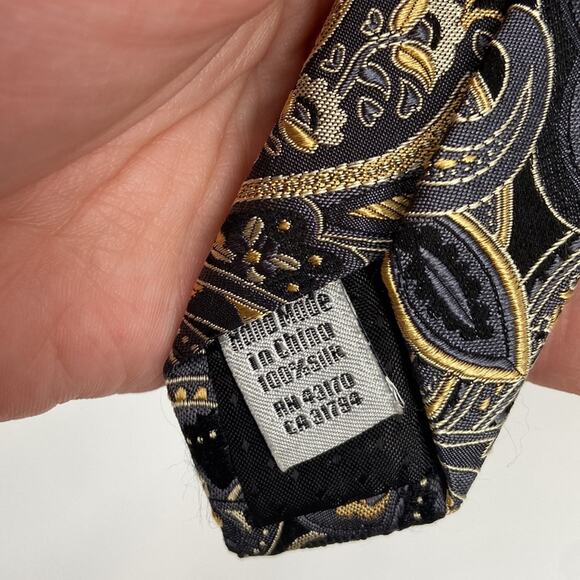 Geoffrey Beene silk patterned tie - Picture 3 of 4